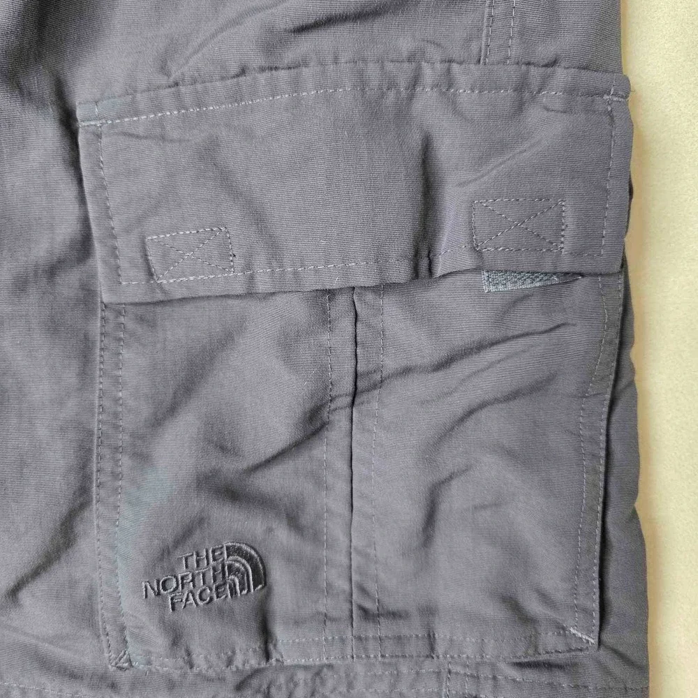 The North Face Cargo Hiking Shorts Mens Size S Gray Nylon Integrated Belt Pocket